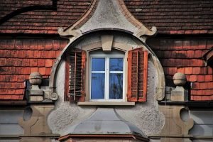 Read more about the article Everything You Need To Know About Picking A Roofing Company