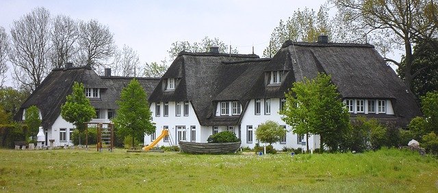 Read more about the article Save Some Money With These Great Roofing Tips