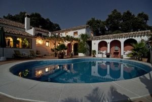 Read more about the article How To Choose A Great Roofing Company