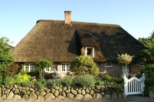 Read more about the article How To Choose A Great Roofing Company