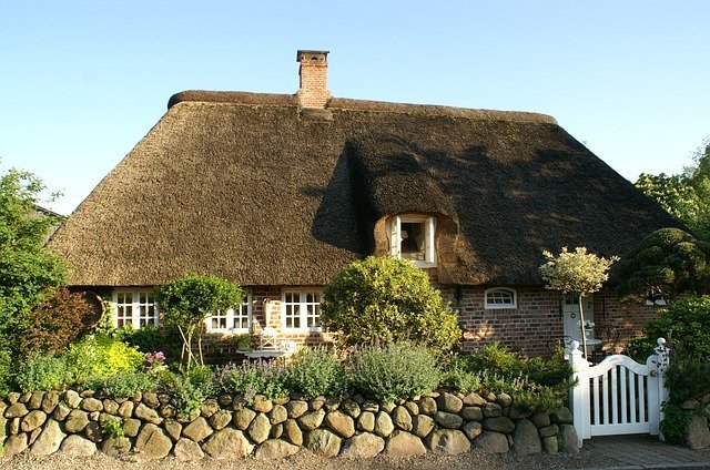 Read more about the article How To Choose A Great Roofing Company