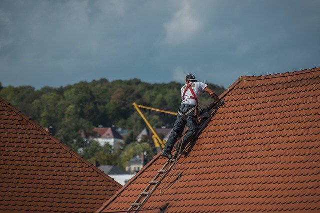 Read more about the article How To Interview A Roofing Contractor The Right Way