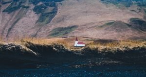 Read more about the article Fix Your Roof By Checking Out These Tips