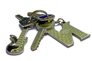 Read more about the article Locked Out?  Use These Tips To Find A Locksmith